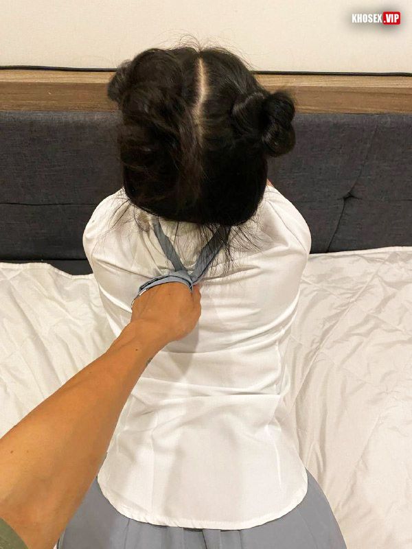 Lộ clip sex cặp đôi du lịch Phú Quốc chịch từ trong rừng cho tới khách sạn - Hình 04