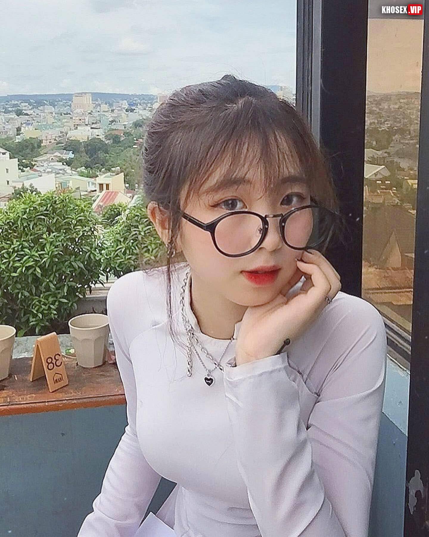 Lộ clip sex Hot IG Nguyễn Uyên Trang 40k follow (Full Clip + Pic) - Hình 03