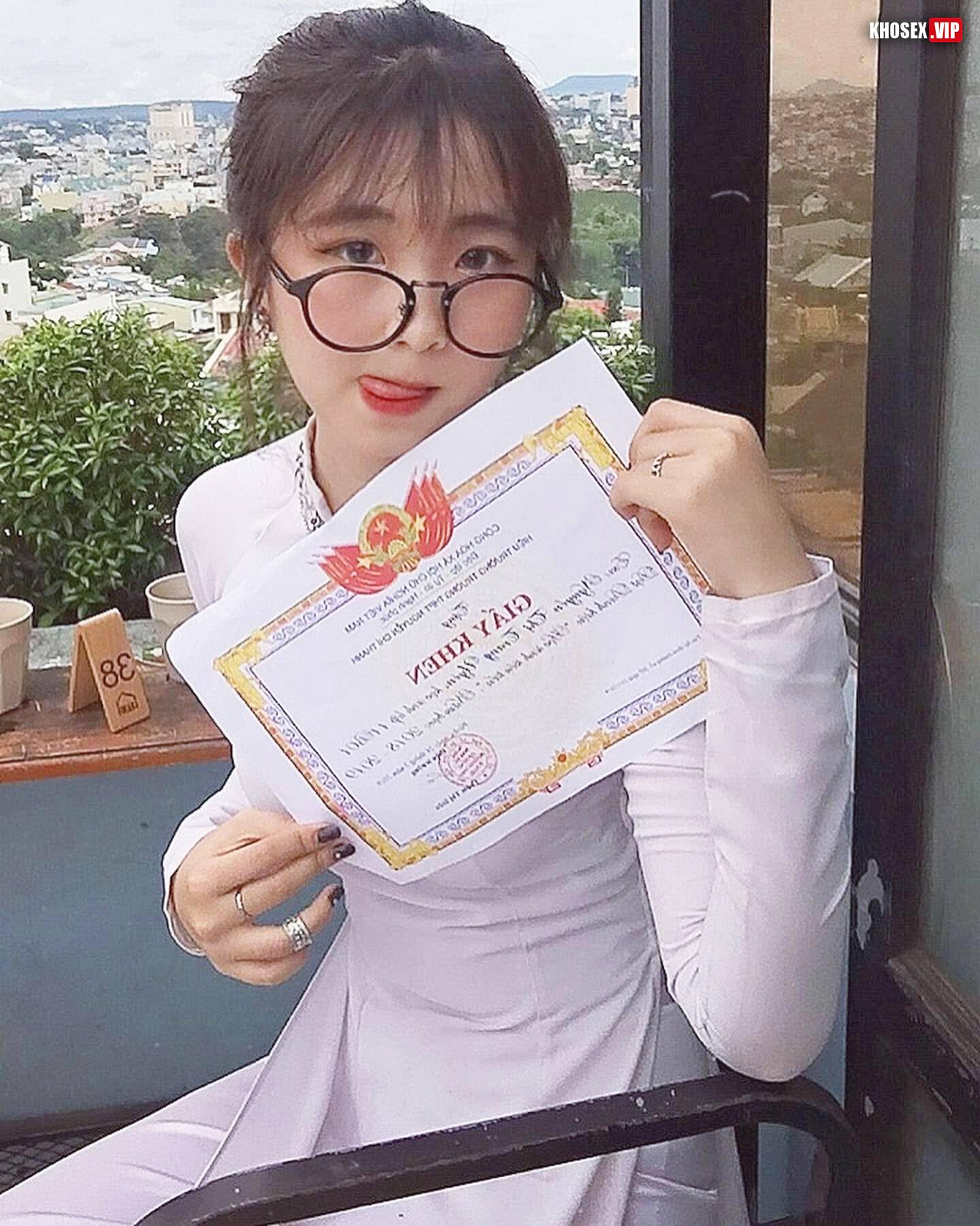 Lộ clip sex Hot IG Nguyễn Uyên Trang 40k follow (Full Clip + Pic) - Hình 04