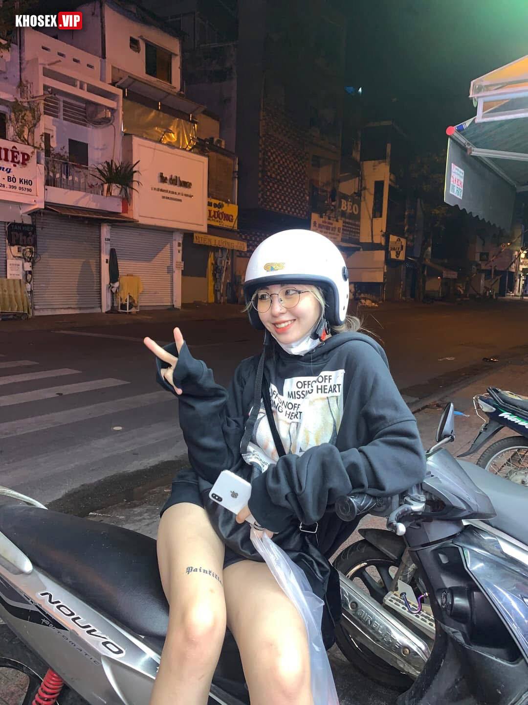 Lộ clip sex Hot IG Nguyễn Uyên Trang 40k follow (Full Clip + Pic) - Hình 06