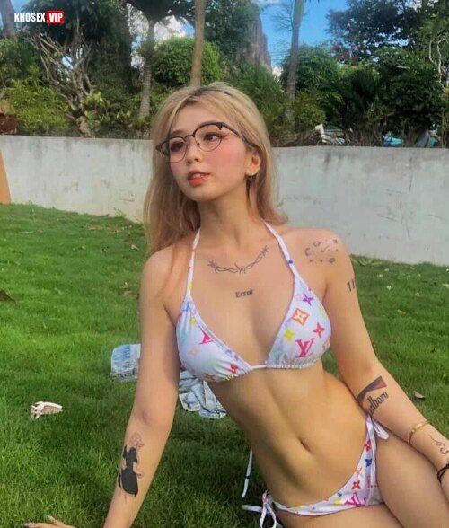 Lộ clip sex Hot IG Nguyễn Uyên Trang 40k follow (Full Clip + Pic) - Hình 09